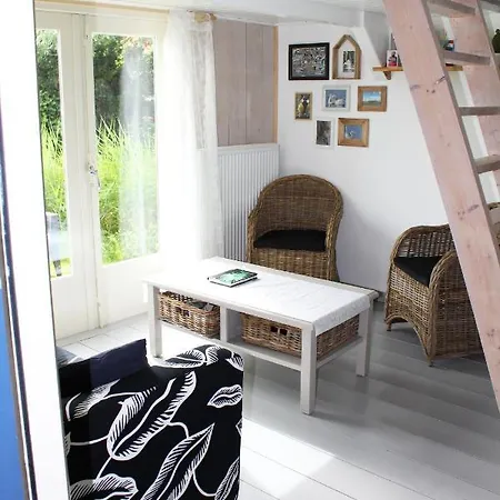 Bed And Couette-café 4*